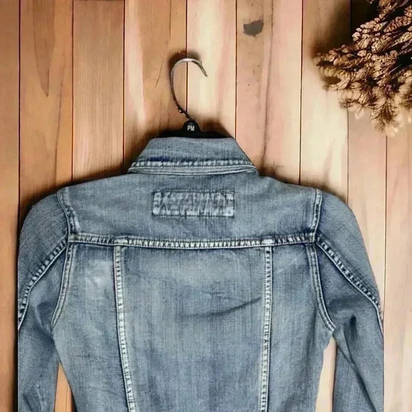 Bullhead Black Women's Cropped Tapered Denim Jacket Size XS. Button Close - Picture 3 of 3